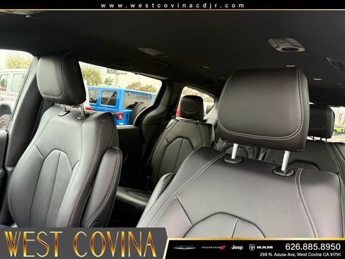 New 2026 Chrysler Pacifica Select FWD image 19