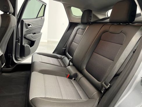 Used 2025 Chevrolet Trax LT image 13