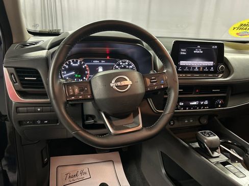 Used 2025 Nissan Rogue SV FWD image 13