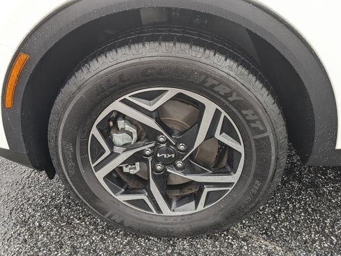 Used 2024 Kia Sportage LX image 10