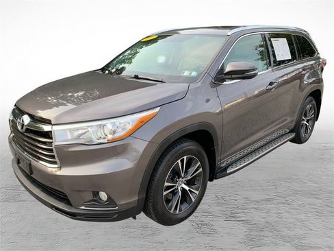 Used 2016 Toyota Highlander XLE FWD image 7