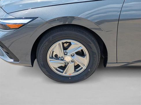 New 2026 Hyundai Elantra SE FWD image 10