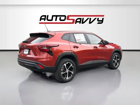 Used 2024 Chevrolet Trax RS w/ Sunroof Package FWD image 7