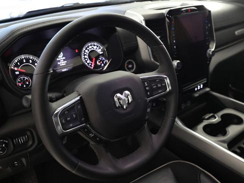 Used 2025 RAM 1500 Laramie AWD/4WD image 16