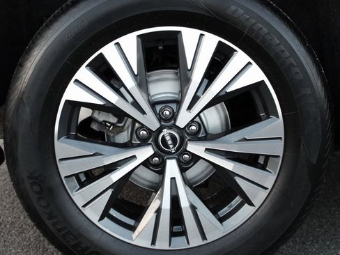 Used 2023 Nissan Rogue SV w/ SV Premium B Package image 12