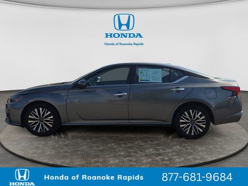 Used 2023 Nissan Altima 2.5 SV FWD image 2