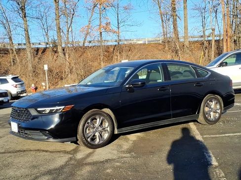 Used 2024 Honda Accord EX image 3