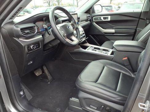 Used 2023 Ford Explorer XLT w/ Equipment Group 202A image 10