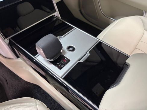 New 2025 Land Rover Range Rover SE image 14