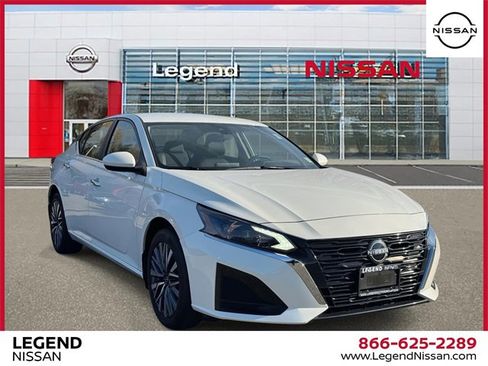 Used 2023 Nissan Altima 2.5 SV image 1