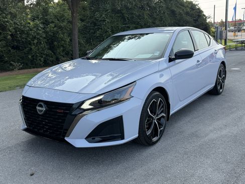Used 2025 Nissan Altima 2.5 SR FWD image 38