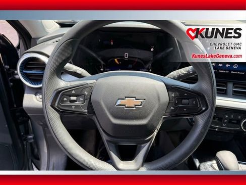 Used 2024 Chevrolet Trax LT FWD image 19