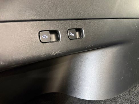 Used 2022 Tesla Model Y Long Range image 6