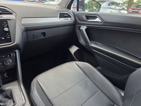 Used 2020 Volkswagen Tiguan SE FWD image 14