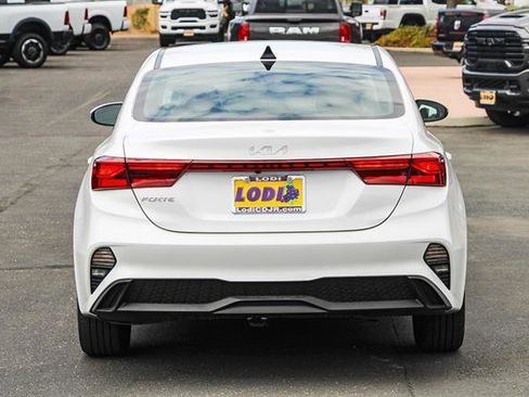 Used 2024 Kia Forte LXS w/ LXS Technology Package image 3