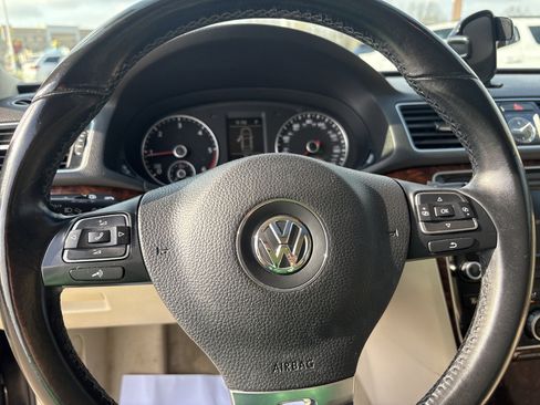 Used 2013 Volkswagen Passat TDI SEL Premium image 11