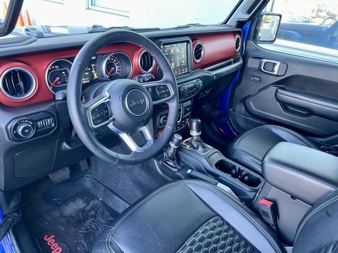 Used 2018 Jeep Wrangler Unlimited Rubicon w/ Dual Top Group AWD/4WD image 13