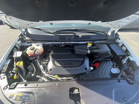 Used 2024 Chrysler Pacifica Touring-L image 29