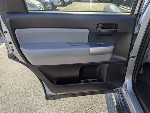 Used 2019 Toyota Sequoia SR5 image 31