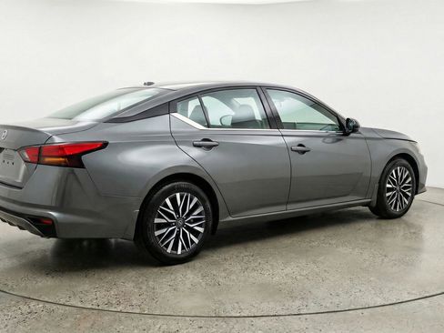 Used 2025 Nissan Altima 2.5 SV image 9