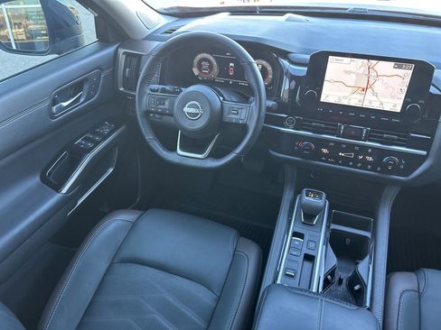 Used 2024 Nissan Pathfinder Platinum image 24