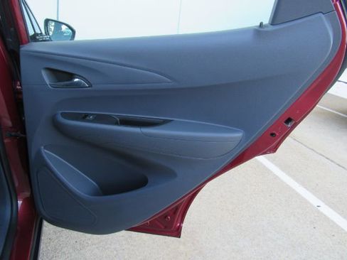 Used 2020 Chevrolet Bolt LT image 21