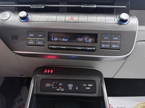Used 2025 Hyundai Kona SEL AWD/4WD image 26