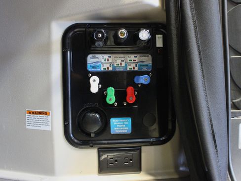 Used 2020 Mercedes-Benz Sprinter 2500 image 42