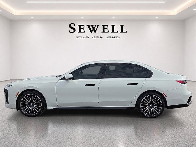Used 2025 BMW 760i xDrive w/ Premium Package AWD/4WD image 2