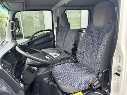 Used 2024 Isuzu NPR RWD image 12