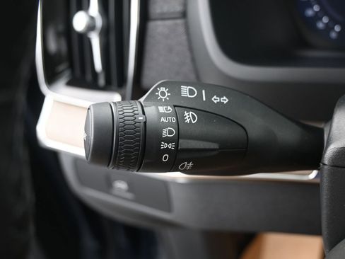 New 2026 Volvo XC90 B5 Core AWD/4WD image 16