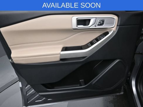 Used 2022 Ford Explorer Limited w/ Equipment Group 301A AWD/4WD image 11