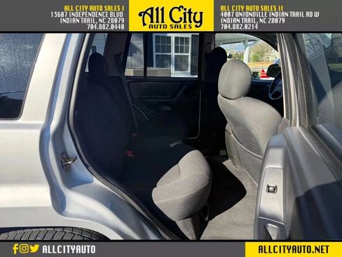 Used 2004 Jeep Grand Cherokee Laredo w/ Convenience Group RWD image 12