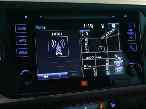 Used 2017 Toyota Tacoma TRD Off-Road image 10