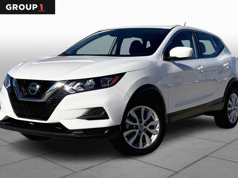 Used 2022 Nissan Rogue Sport S image 1