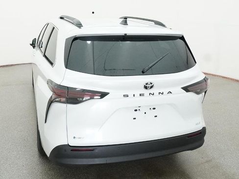 New 2026 Toyota Sienna XLE FWD image 33