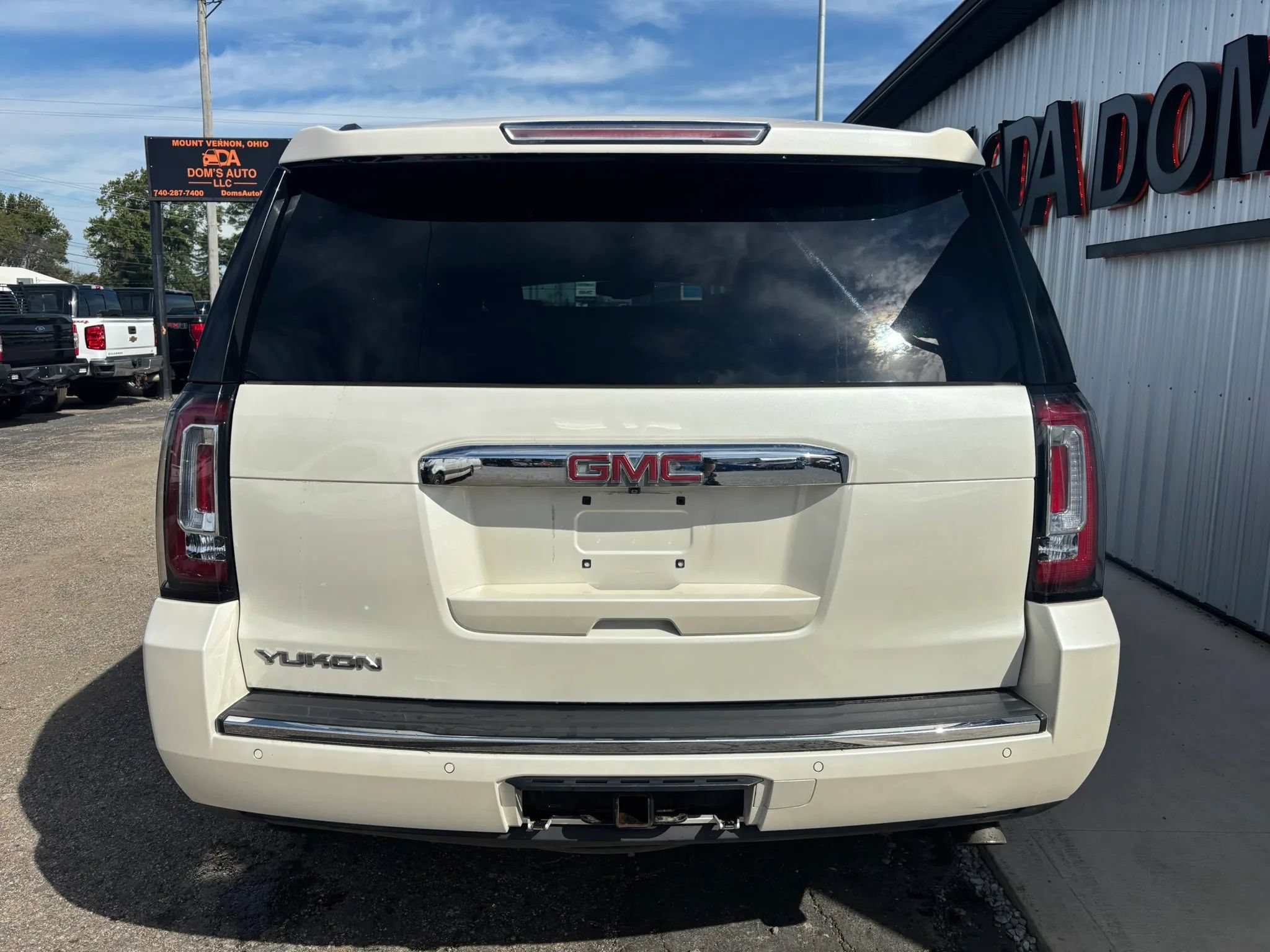 Used 2015 GMC Yukon Denali w/ Touring Package AWD/4WD image 4
