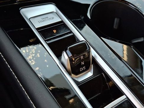 Used 2025 Volkswagen Atlas SE image 18