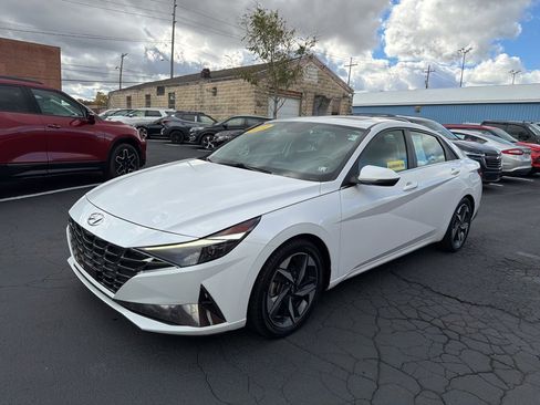 Used 2022 Hyundai Elantra Limited image 3