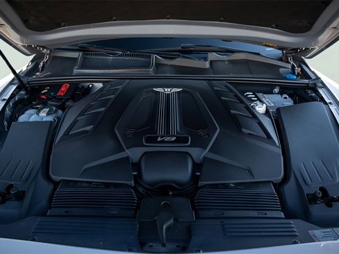 Used 2019 Bentley Bentayga image 24