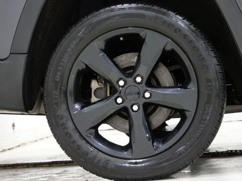 Used 2023 Jeep Grand Cherokee L Laredo image 9