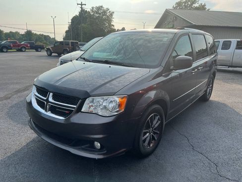 Used 2017 Dodge Grand Caravan SXT FWD image 7
