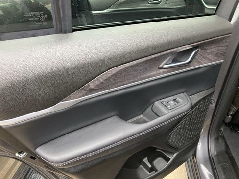 Certified 2024 Jeep Grand Cherokee Limited w/ Black Appearance Package image 15