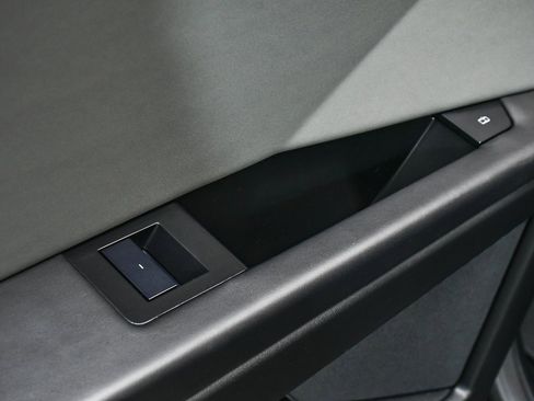 Used 2024 Tesla Cybertruck AWD Crew Cab image 18