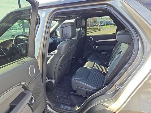 Certified 2025 Land Rover Discovery Dynamic SE image 17