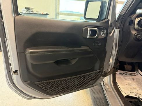 Used 2020 Jeep Wrangler Unlimited Sahara AWD/4WD image 35
