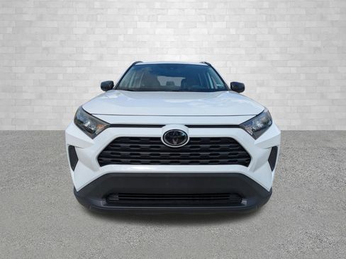 Used 2020 Toyota RAV4 LE FWD image 6