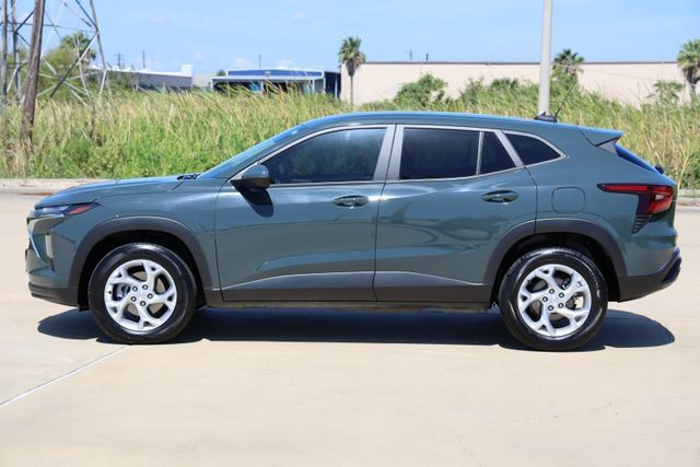 Used 2025 Chevrolet Trax LS w/ LS Convenience Package FWD image 5