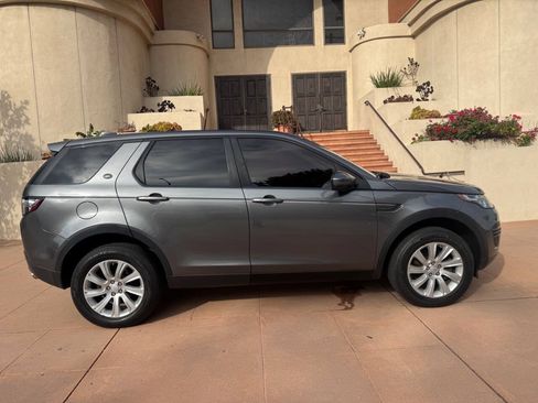 Used 2017 Land Rover Discovery Sport SE AWD/4WD image 5