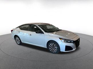 Used 2025 Nissan Altima 2.5 SV video 2